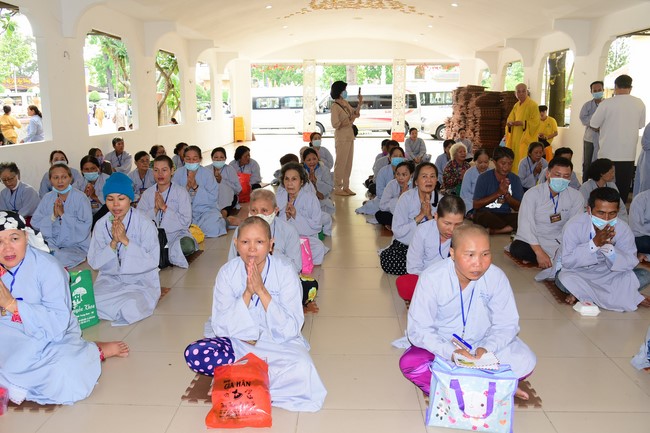 Giving gifts to oncology  patients attending One Day Retreat